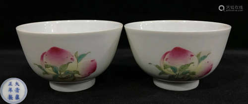 PAIR OF FAMILLE ROSE GLAZE CUP WITH PEACH PATTERN