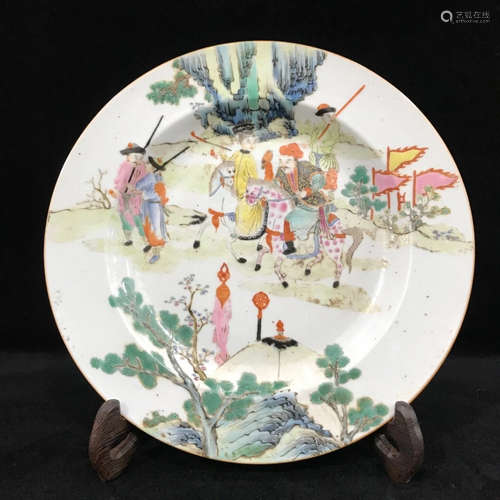 A FAMILLE ROSE GLAZE PLATE WITH STORY PATTERN