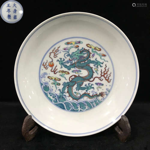 A DOUCAI GLAZE PLATE WITH DRAGON PATTERN