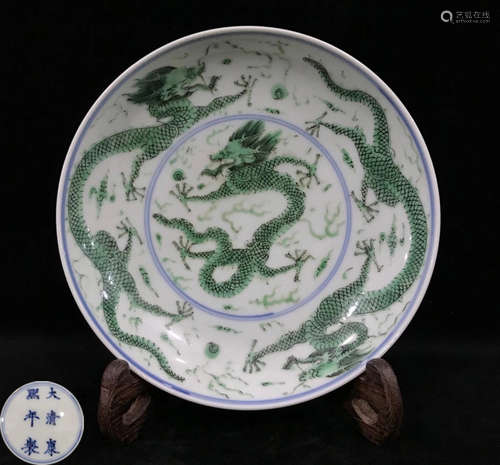 A GREEN&WHITE GLAZE PLATE WITH DRAGON PATTERN