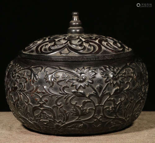 A ZITAN WOOD JAR CARVED WITH FLOWER PATTERN