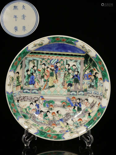 A FAMILLE ROSE GLAZE PLATE WITH FIGURE PATTERN