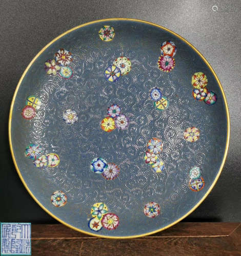 A FAMILLE ROSE GLAZE PLATE WITH FLOWER PATTERN