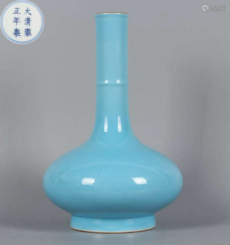 A BLUE GLAZE VASE WITH MARK