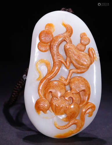 A HETIAN JADE PENDANT CARVED WITH FROG