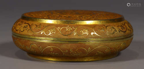 A GILT SILVER BOX CARVED WITH PHOENIX PATTERN