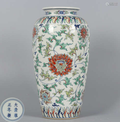 A BLUE&WHITE GLAZE VASE WITH FLOWER PATTERN