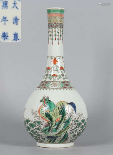 A WHITE&GREEN GLAZE VASE WITH BEAST PATTERN