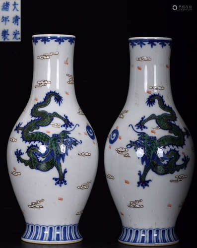 PAIR OF BLUE&WHITE GLAZE VASE WITH DRAGON PATTERN