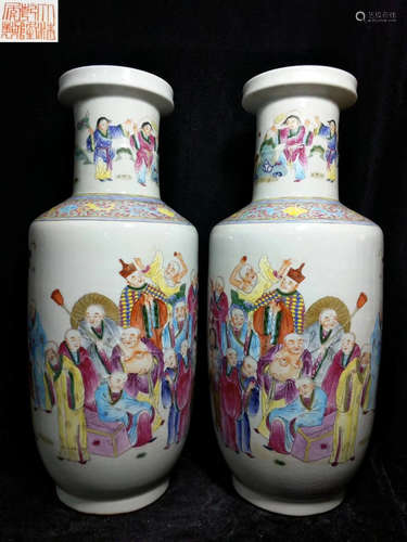 PAIR OF FAMILLE ROSE GLAZE VASE WITH FIGURE PATTERN