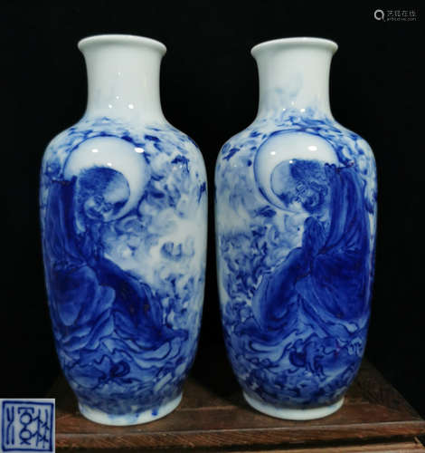 PAIR OF BLUE&WHITE GLAZE VASE WITH ARHAT PATTERN