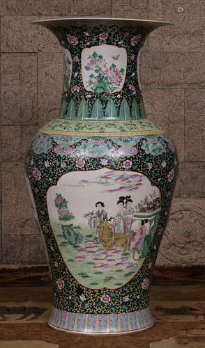 A FAMILLE ROSE GLAZE VASE WITH STORY&FLOWER PATTERN