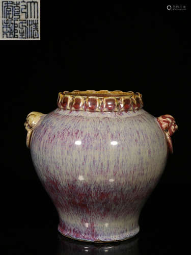 A PURPLE GLAZE VASE WITH BEAST EARS