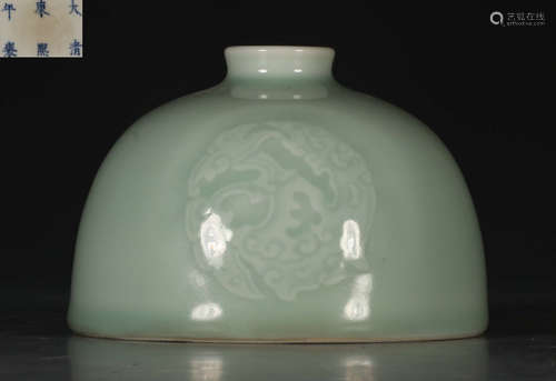 A GREEN GLAZE BRUSH WASHER WITH BEAST PATTERN