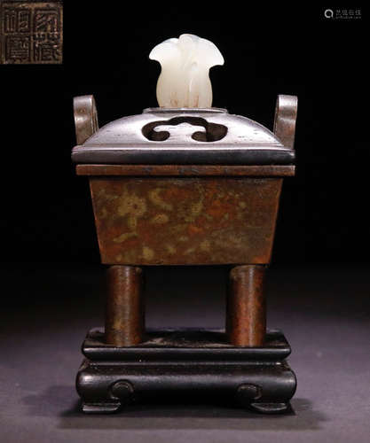 A COPPER CENSER WITH ZITAN WOOD COVER