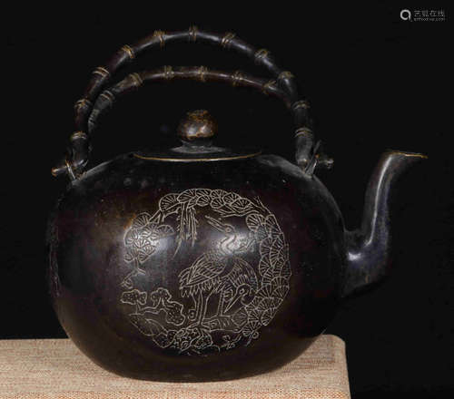 A COPPER POT CARVED WITH BIRD PATTERN