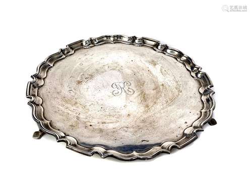 AN EARLY 20TH CENTURY SILVER SALVER