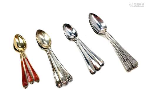 A LOT OF FOUR CASED SETS OF SILVER TEASPOONS