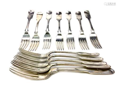 A LOT OF TWELVE SCOTTISH PROVINCIAL SILVER DINING FORKS