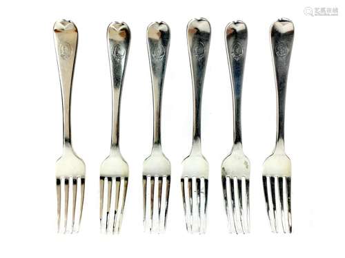 A SET OF SIX GEORGE V SILVER DESSERT FORKS