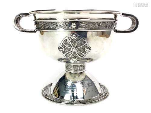 AN EARLY 20TH CENTURY TWIN HANDLED SILVER TROPHY CUP