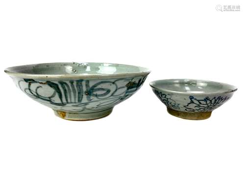 A LOT OF TWO EARLY 20TH CENTURY CHINESE CELADON TYPE BOWLS