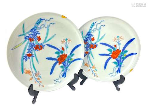 A PAIR OF 20TH CENTURY CHINESE CIRCULAR PLATES