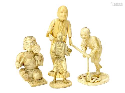 A LOT OF JAPANESE IVORY CARVINGS