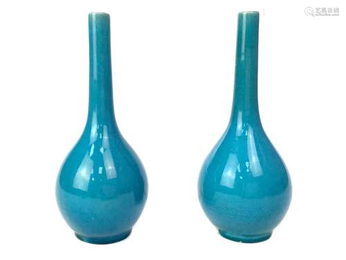 A PAIR OF 20TH CENTURY CHINESE MONOCHROME VASES