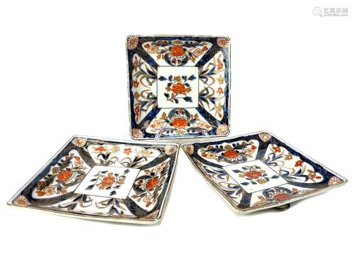 A SET OF FOUR CHINESE IMARI SQUARE DISHES