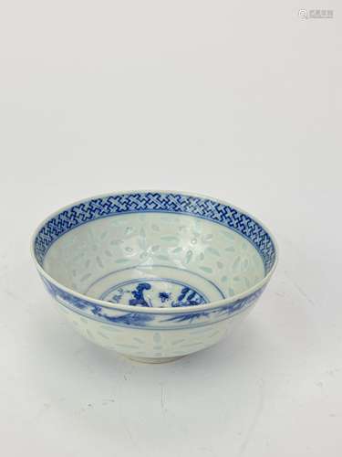 A CHINESE BLUE AND WHITE PORCELAIN CIRCULAR BOWL