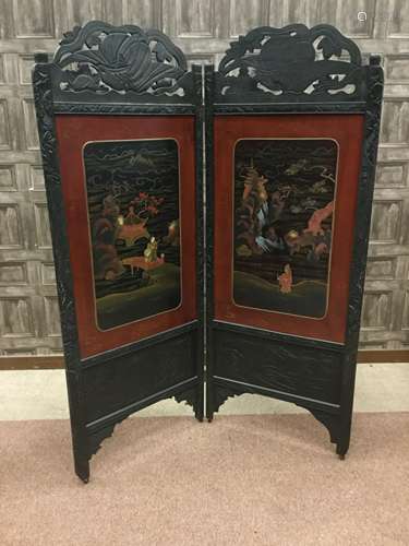 AN EARLY 20TH CENTURY CHINESE DRESSING SCREEN