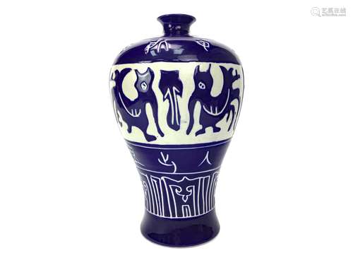 A CHINESE ART POTTERY VASE