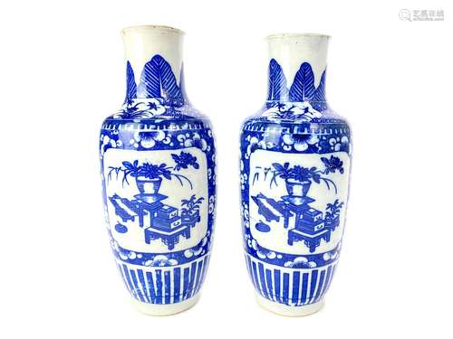 A PAIR OF EARLY 20TH CENTURY CHINESE VASES