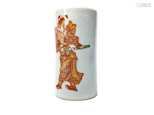 AN EARLY 20TH CENTURY CHINESE BRUSH POT