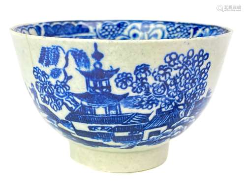 A 18TH CENTURY ENGLISH TEA BOWL