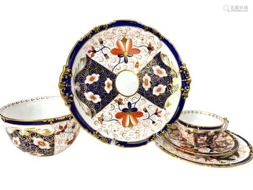 A ROYAL CROWN DERBY 'IMARI' PATTERN PART TEA SERVICE