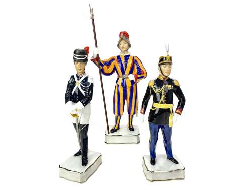 A LOT OF FIVE ROYAL WORCESTER PAPAL SERIES FIGURES