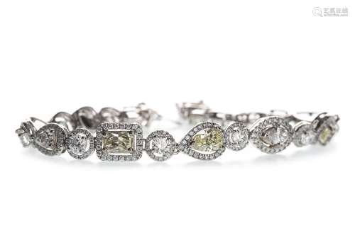 AN IMPRESSIVE FANCY COLOUR DIAMOND BRACELET