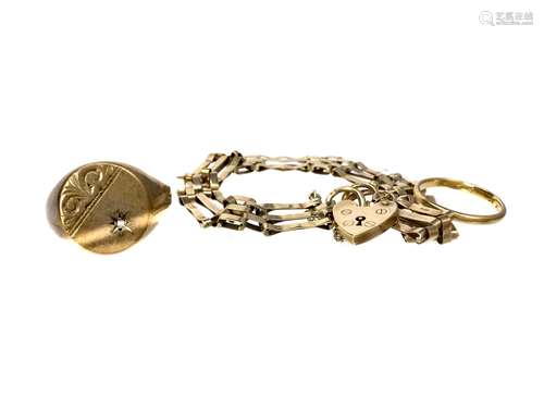 A GOLD GATELINK BRACELET AND TWO GOLD RINGS