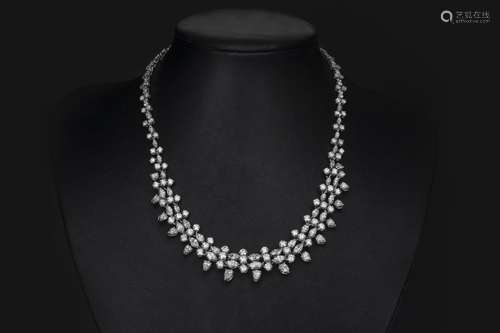 A VERY IMPRESSIVE DIAMOND NECKLACE