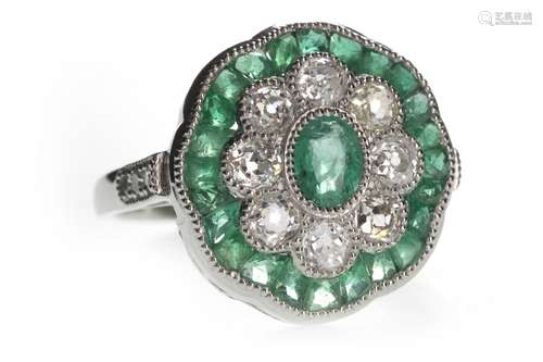 AN EMERALD AND DIAMOND DAISY RING