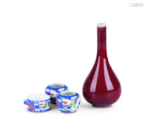 清 蓝料龙纹鸟食罐、红釉净瓶等 （一组四件）