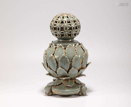 green Porcelain Lotus Lamp from Song宋代青瓷蓮花瓣香爐