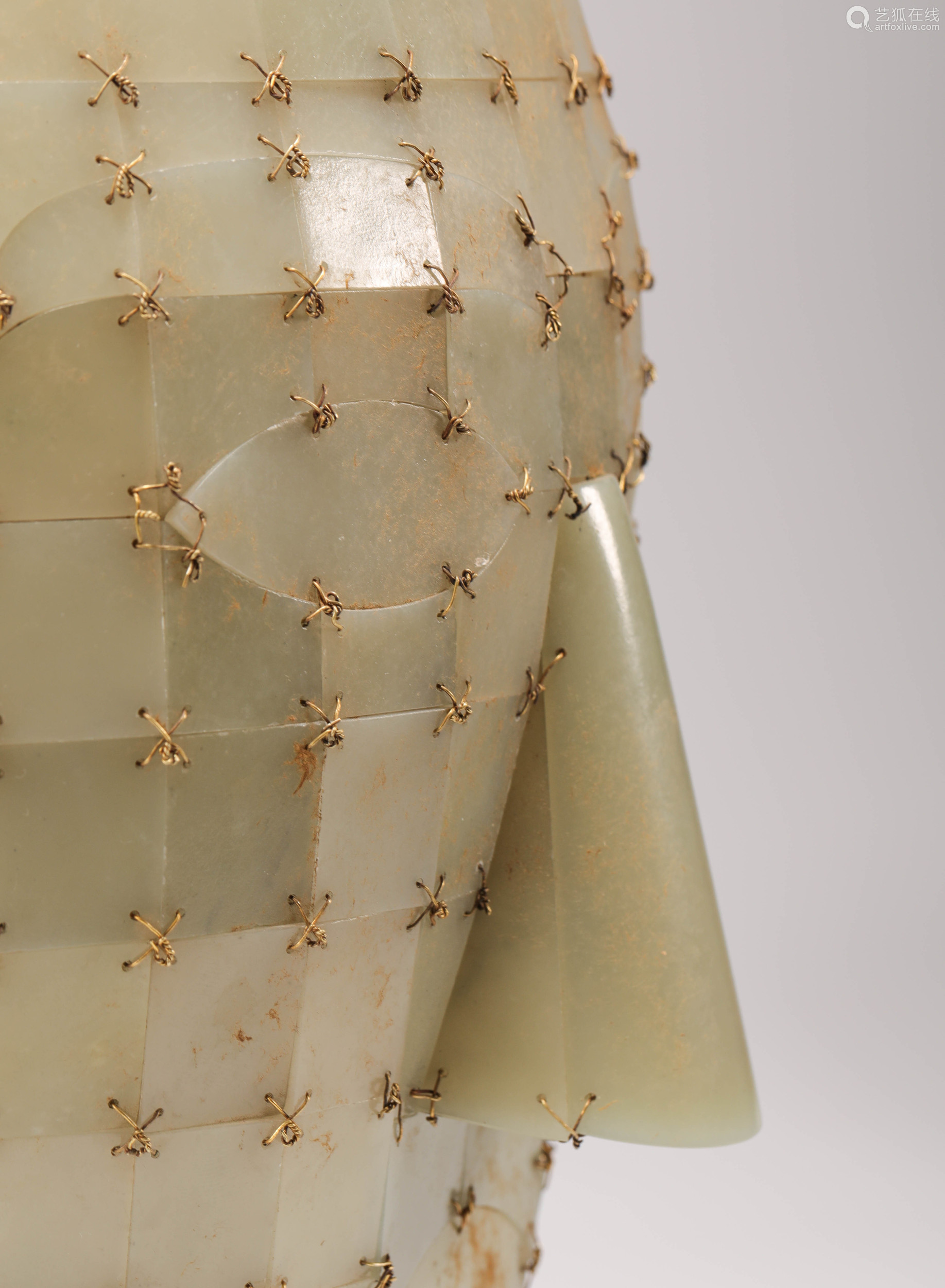 jadeclothessewnwithgoldwireheadfromhan汉代和田玉金缕玉衣头部