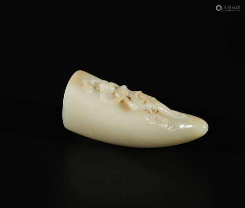 hetian jade dragon horn shaped cup from Qing清代和田玉赤龍角杯