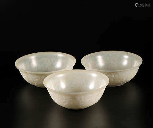 A Set of HeTian Jade Floral Bowls from Qing清代和田玉花卉紋碗三只