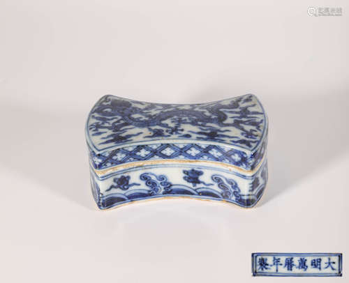 Blue and White Porcelain Box with Water Grain from Ming明代青花海水紋印泥盒