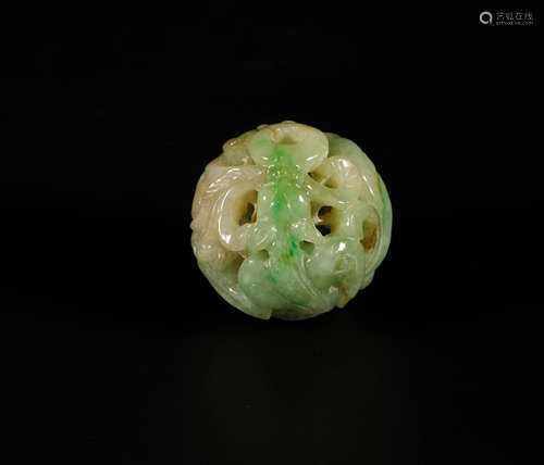 Carved Green Jade Beads from Qing清代鏤空雕翡翠珠子