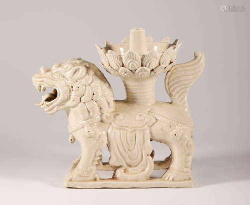 White Porcelain Lamp with Lion Head from Song宋代白瓷狮首灯盏